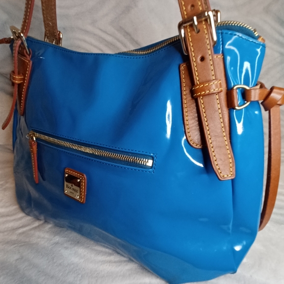 Dooney & Bourke Patent Leather Shoulder Bag EUC 14x11x6 Retail $329 - Picture 2 of 9